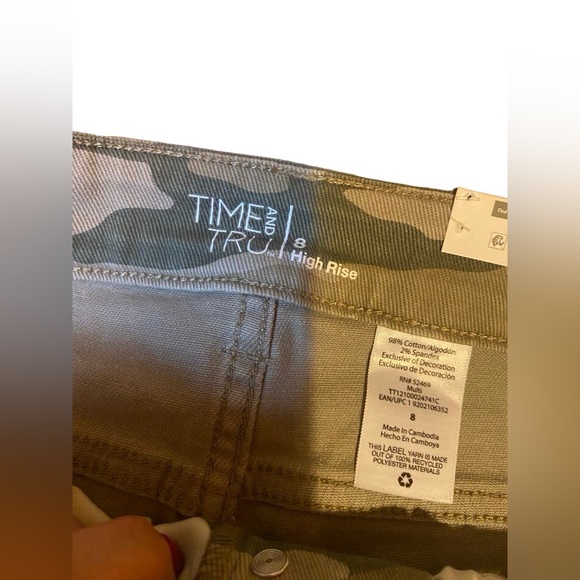 NWT Time and Tru Camo shorts Size 8 - Picture 5 of 5